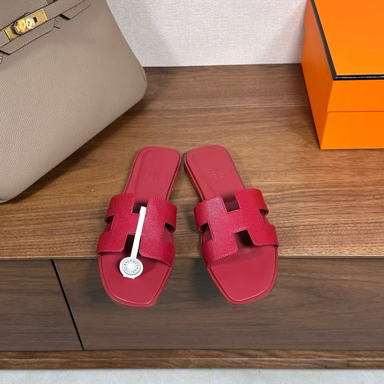 UA H**me5 Oran sandal