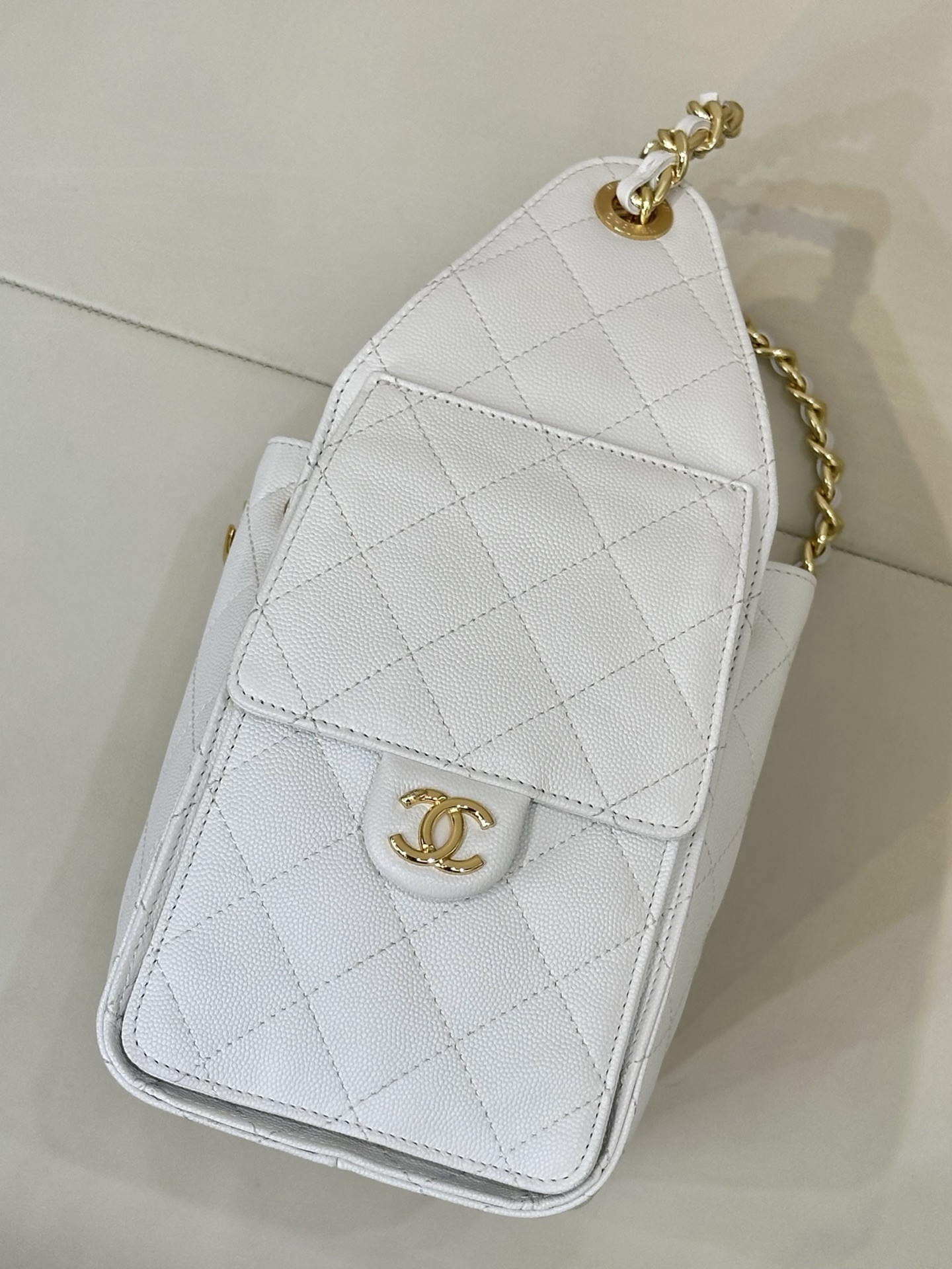 Ch**el 25C Bucket Bag Polished Gold Hardware with Red Lining AS5293 26x30x14cm