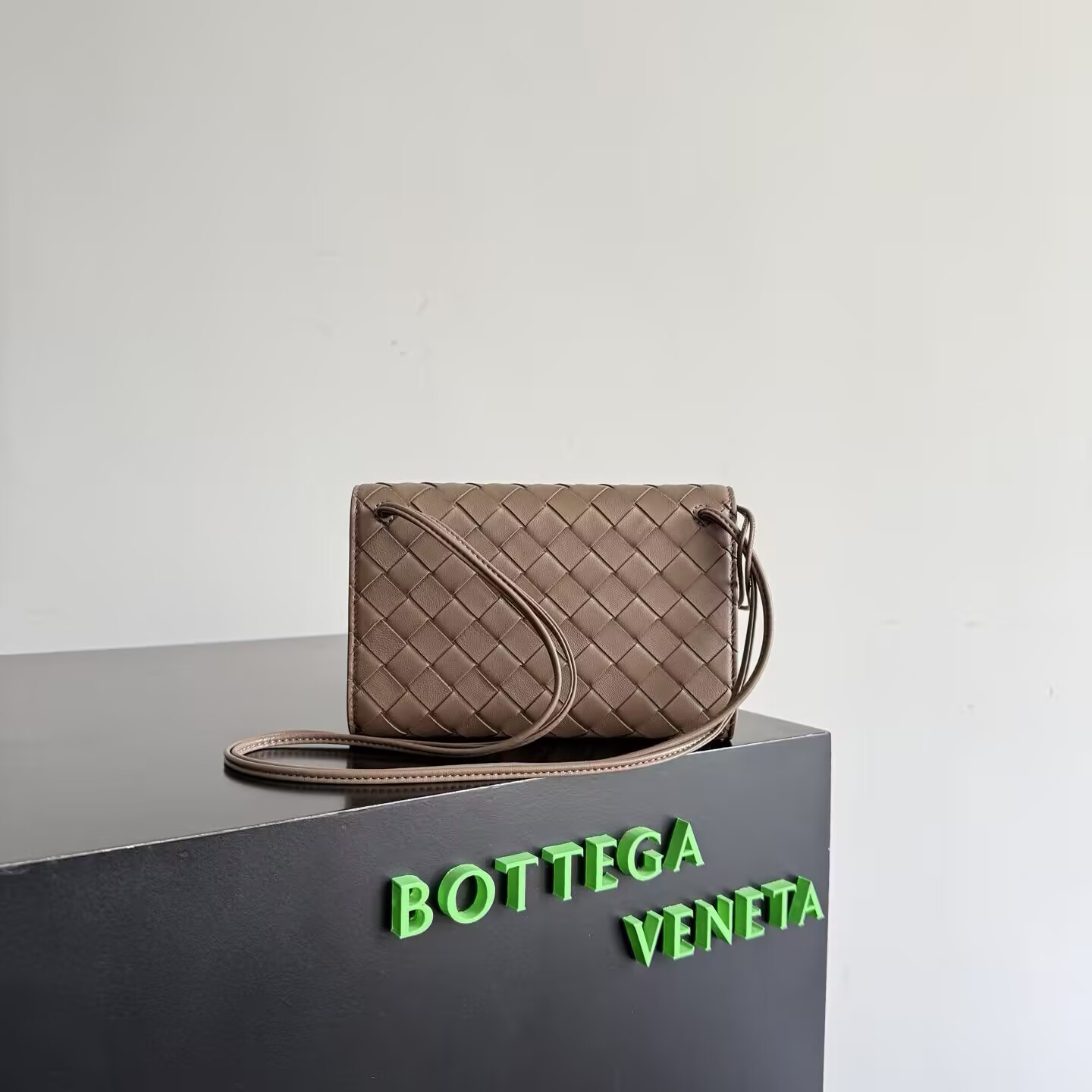 B0tt*ga Ven*ta Andiamo Daisy Pouch 12.6x19x2cm