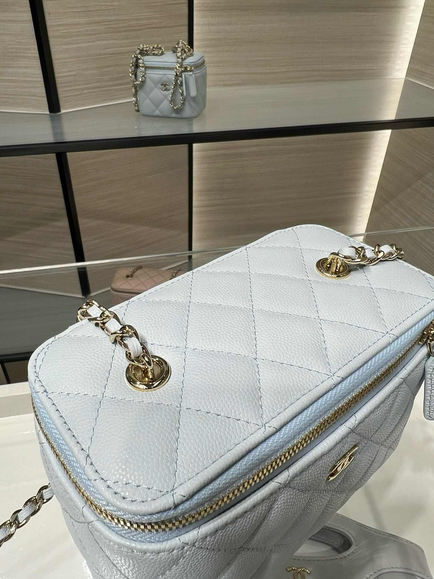 Ch**el Vanity with Chain AP1341 16x8x10cm