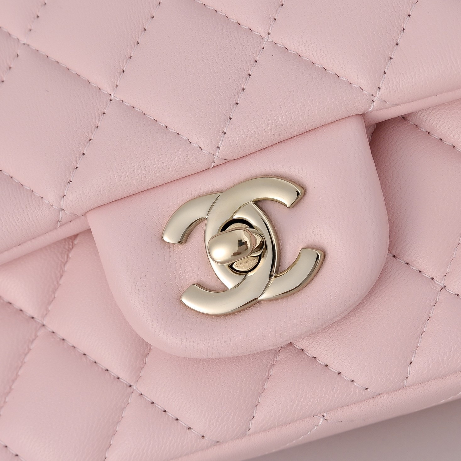 Ch**el Mini Flap Bag A69900 20x12x6.5cm