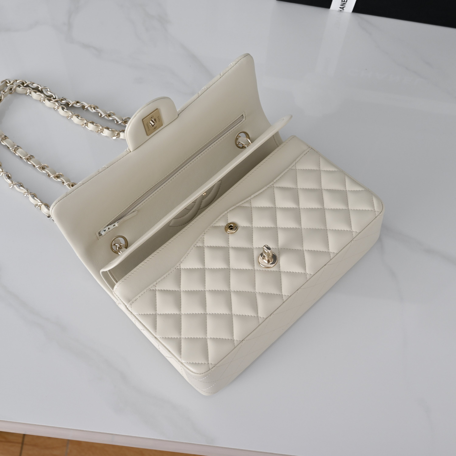 Ch**el Classic Flap Cream Light Gold Hardware a01112 15x25.5x6cm