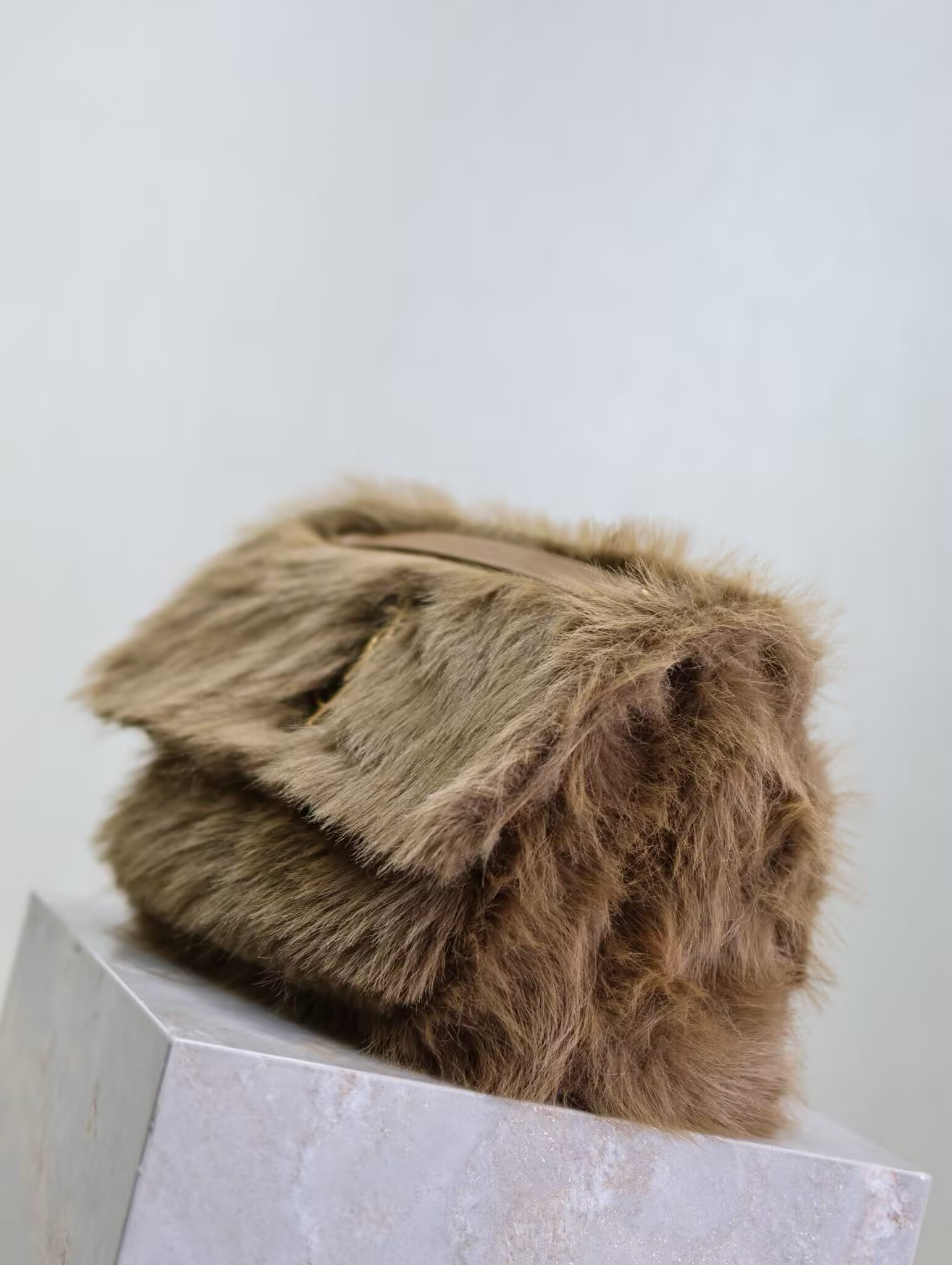 Y51 NIKI Medium IN SHEARLING 28 X 20 X 8.5 CM