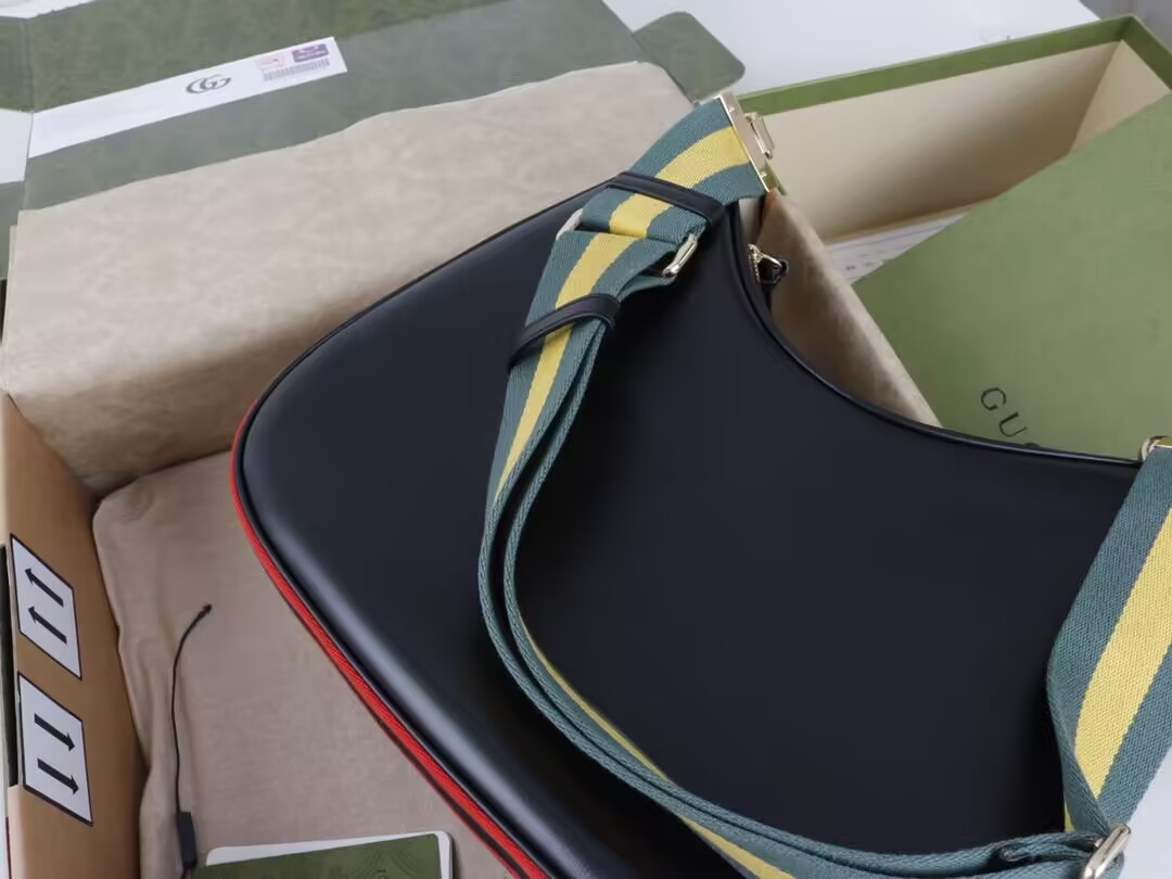 Gvc*1 ATTACHE MEDIUM SHOULDER BAG 35x32x6cm