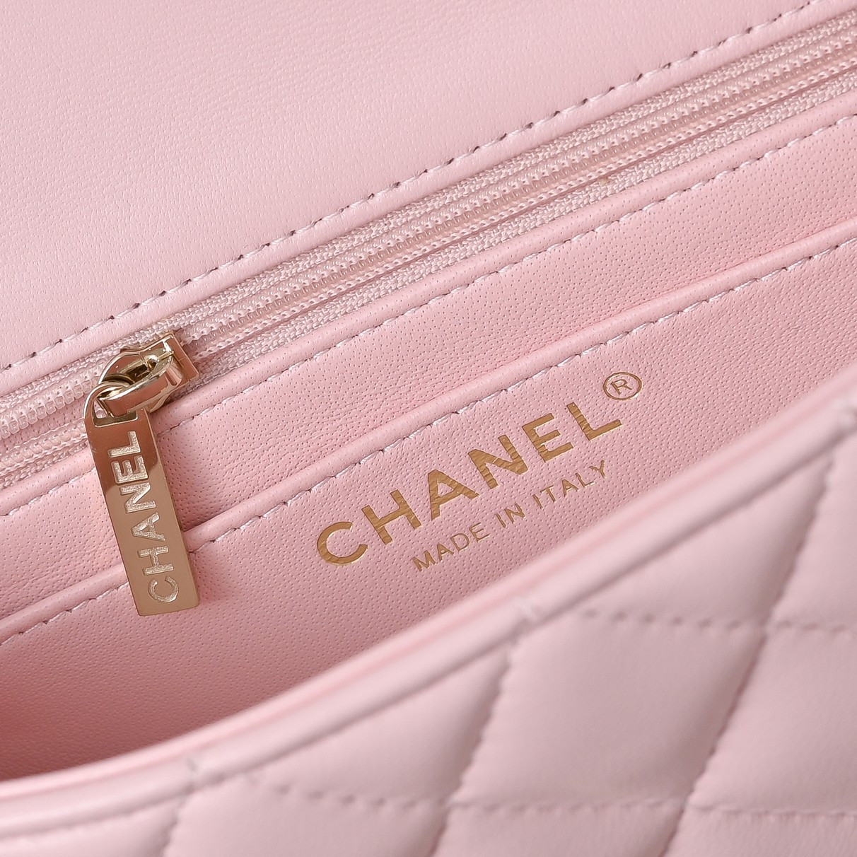 Ch**el Mini Flap Bag A69900 20x12x6.5cm