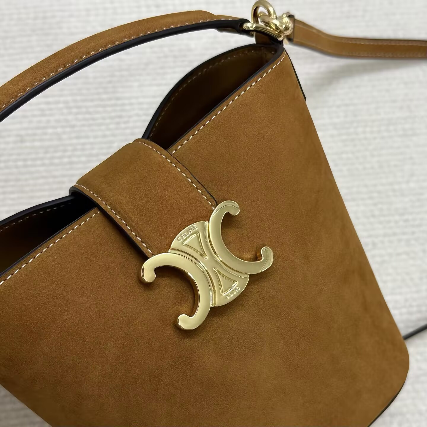 Ce1i*e MINI BUCKET L0visE IN NUBUCK CALFSKIN 13.5x16x10cm