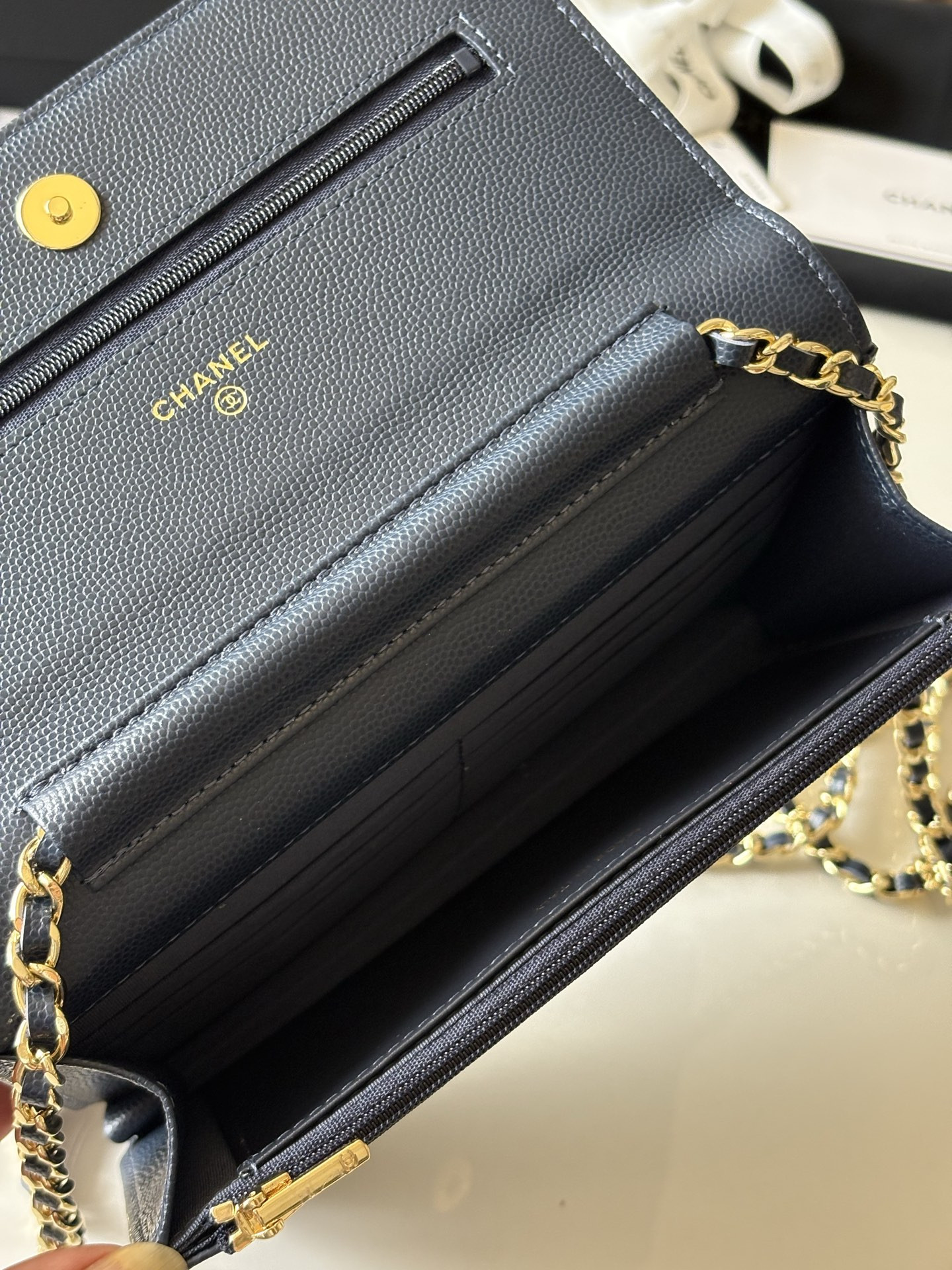Ch**el Wallet On Chain AS5073 19x13x3.5cm