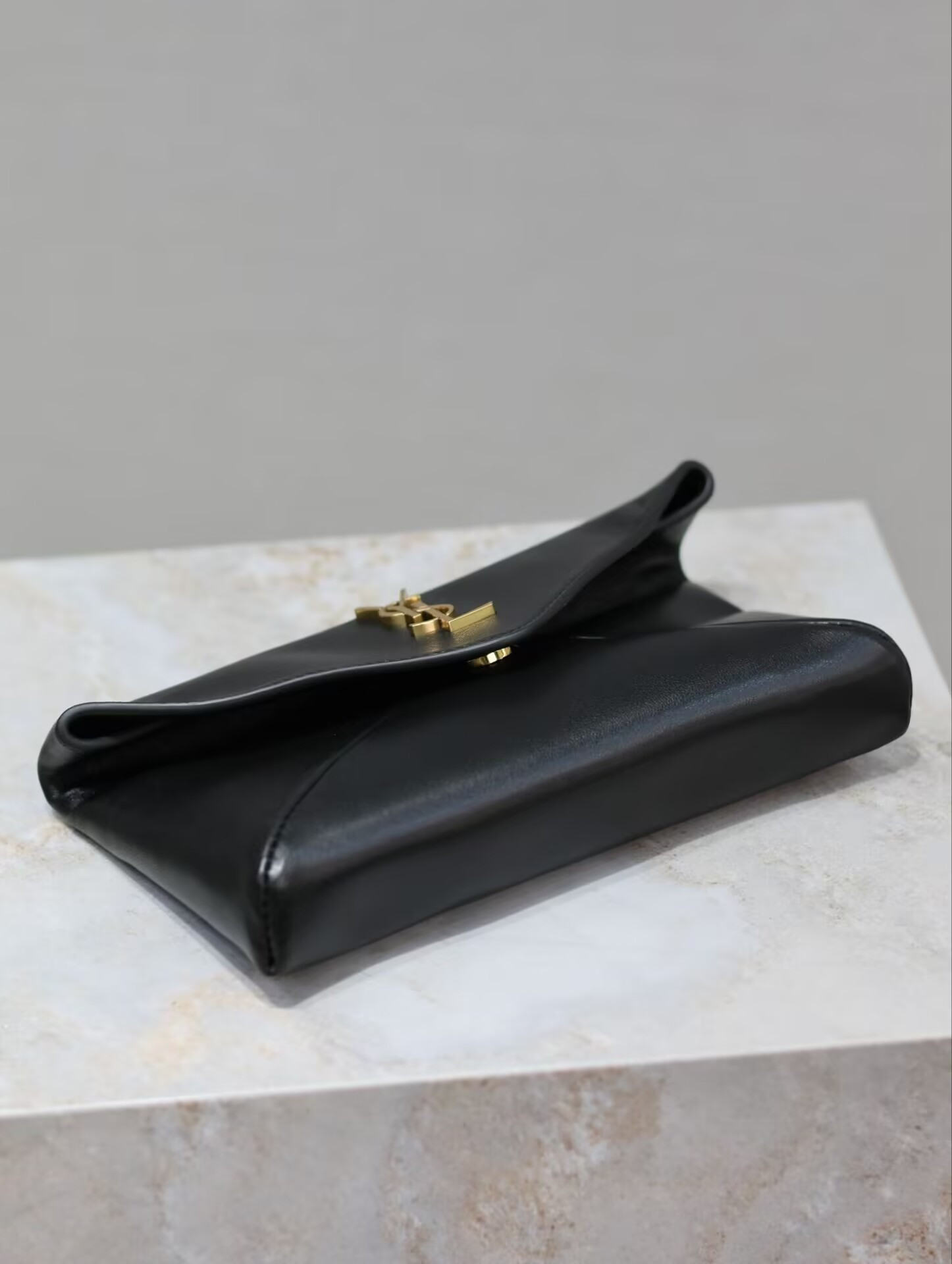 Y51 CASSANDRE small envelope pouch in lambskin 21x14x3cm