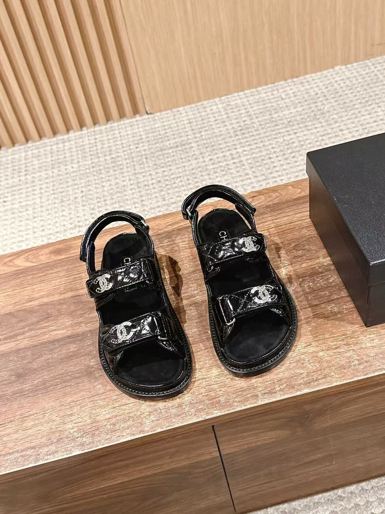 UA Ch**el Slides