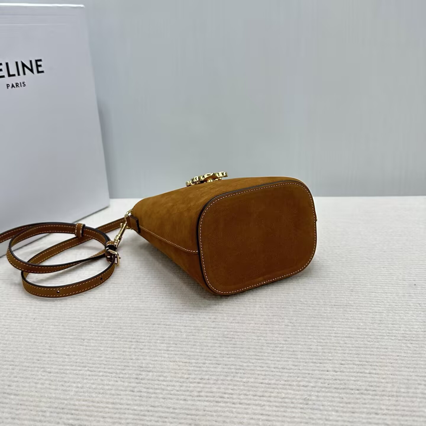 Ce1i*e MINI BUCKET L0visE IN NUBUCK CALFSKIN 13.5x16x10cm