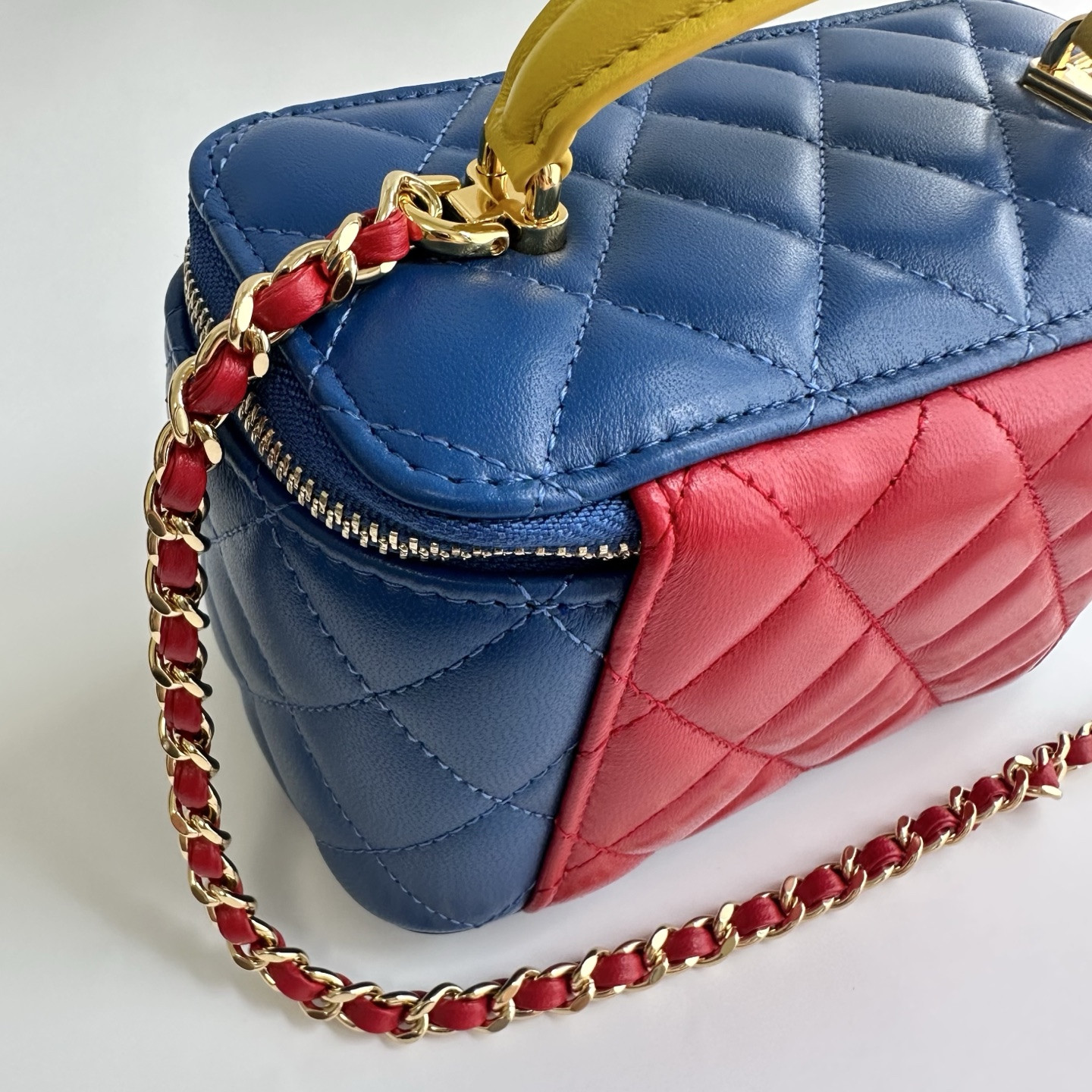 Ch**el Long Vanity with chain AP2199 9.5x16x8cm