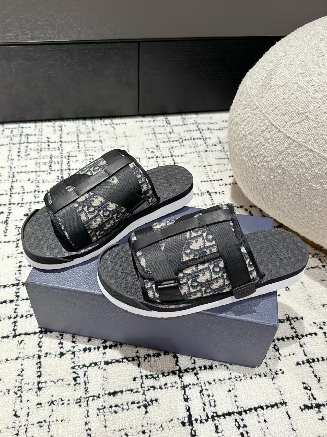 UA D10r Alpha Sandals