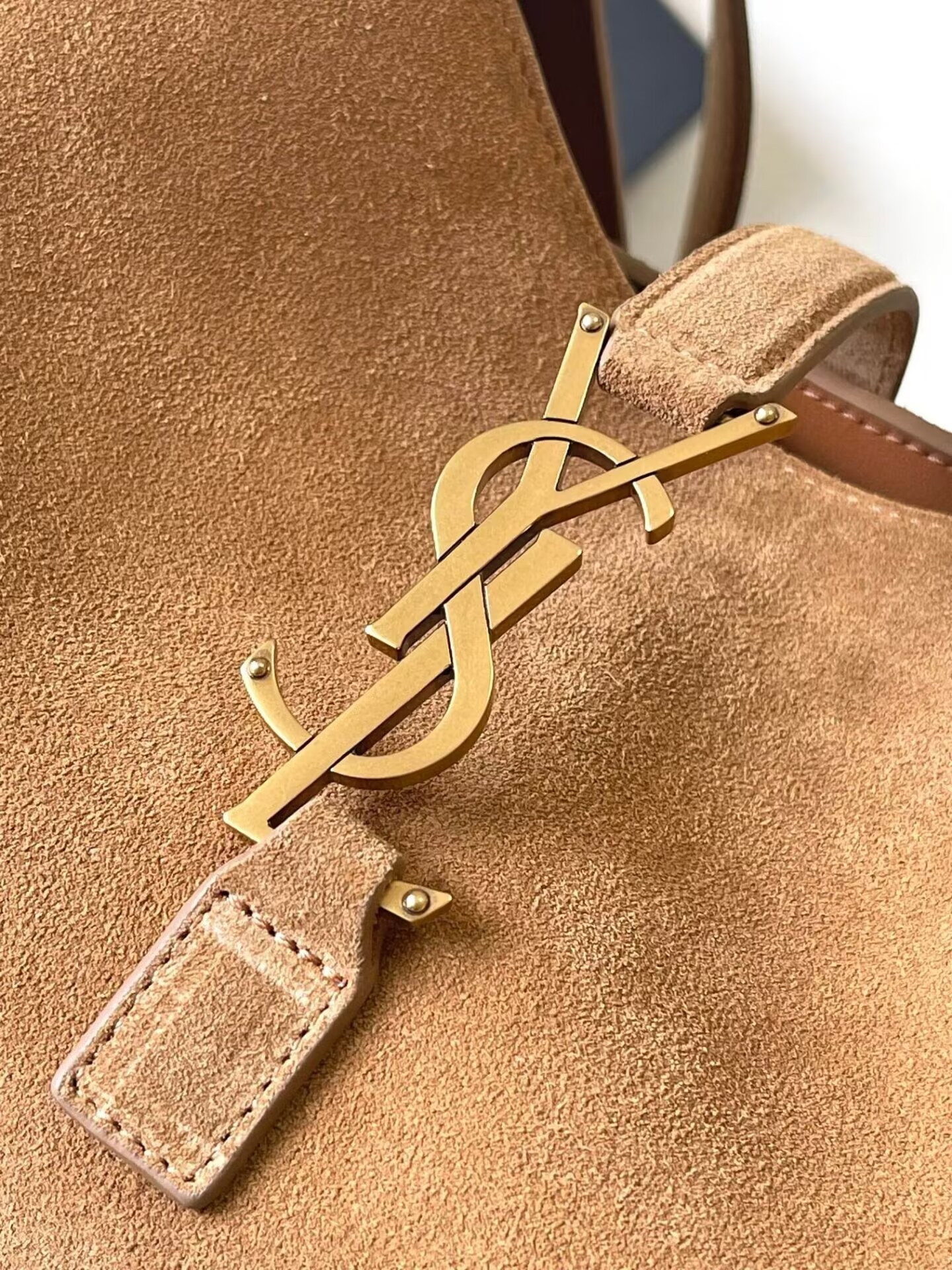 Y51 le 5 à 7 bea in suede 50×28×18cm