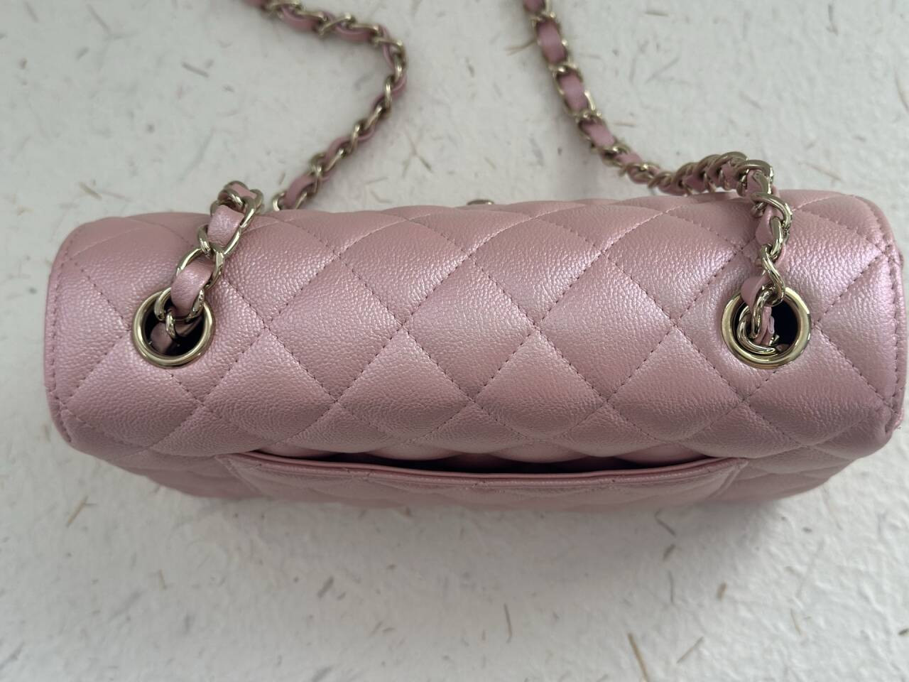 Ch**el Flap Bag Pearlescent Pink AS1116 20x12x6cm