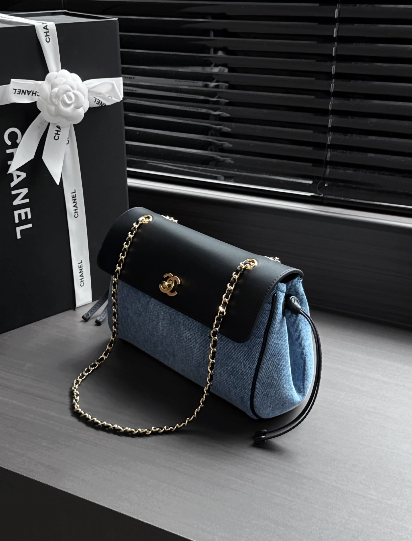 Ch**el Urban Essential Flap Bag AS6427 16x29x9.5cm