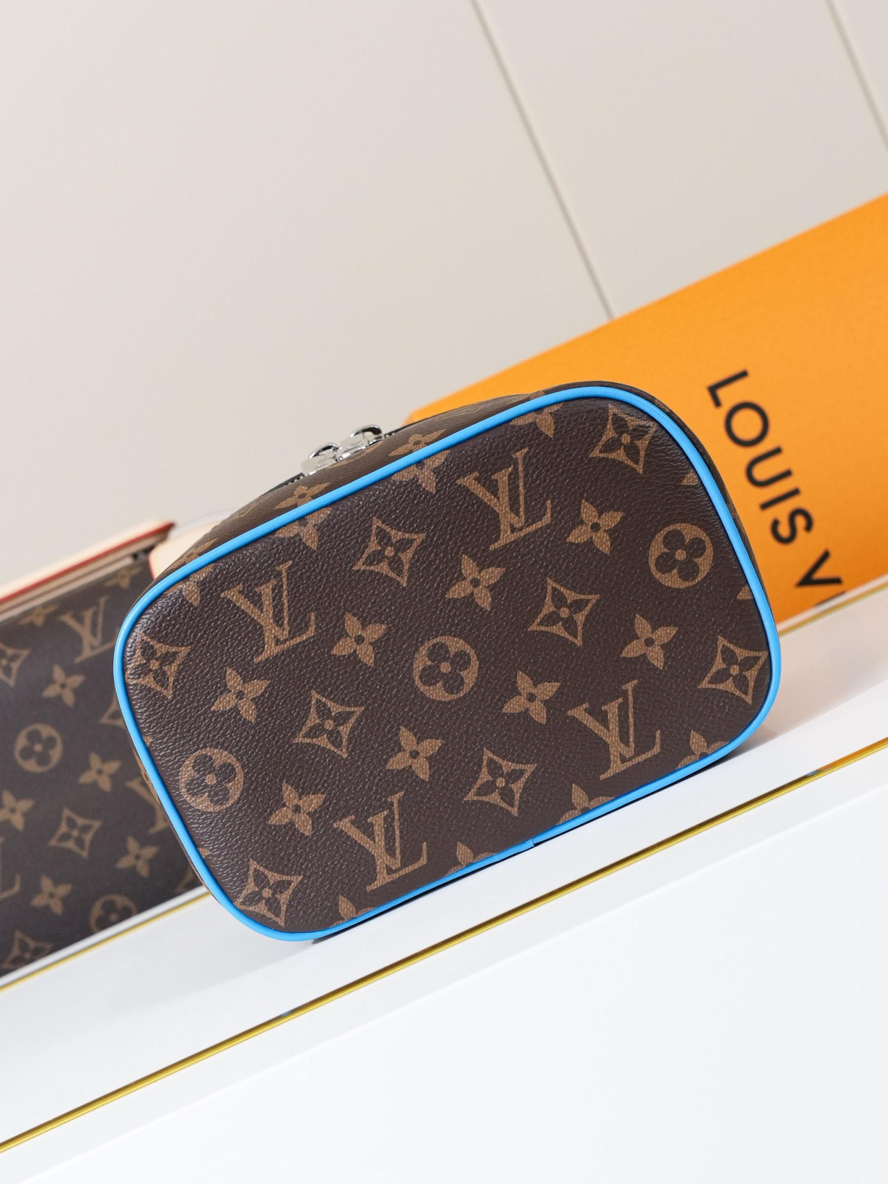 LV Nice Mini Makeup Bag M12647 13.5x12x20cm