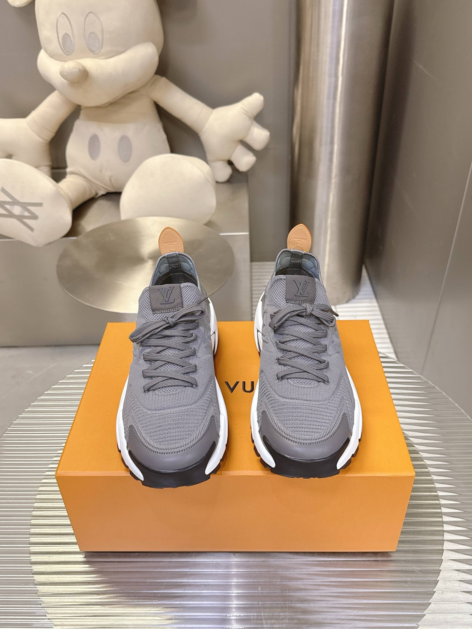 UA LV Sneaker