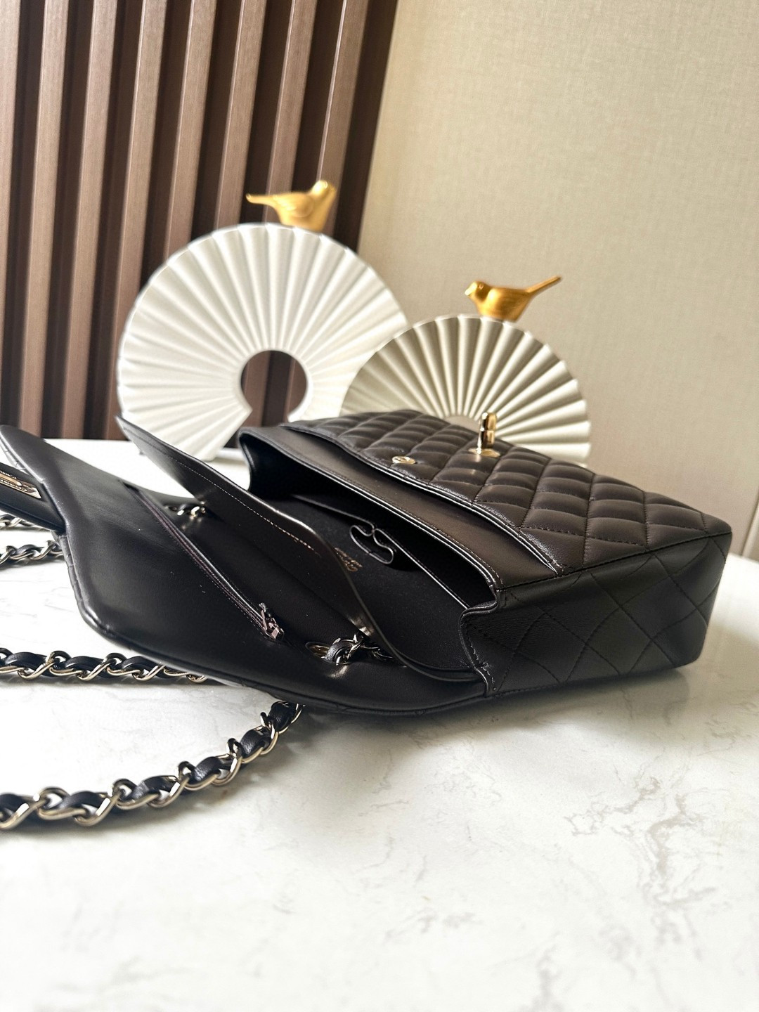 Ch**el CLASSIC HANDBAG Coffee brown Gold Metal 15.5×25.5×6.5cm