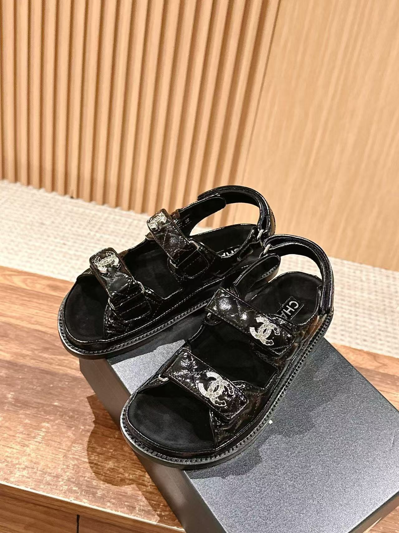 UA Ch**el Slides