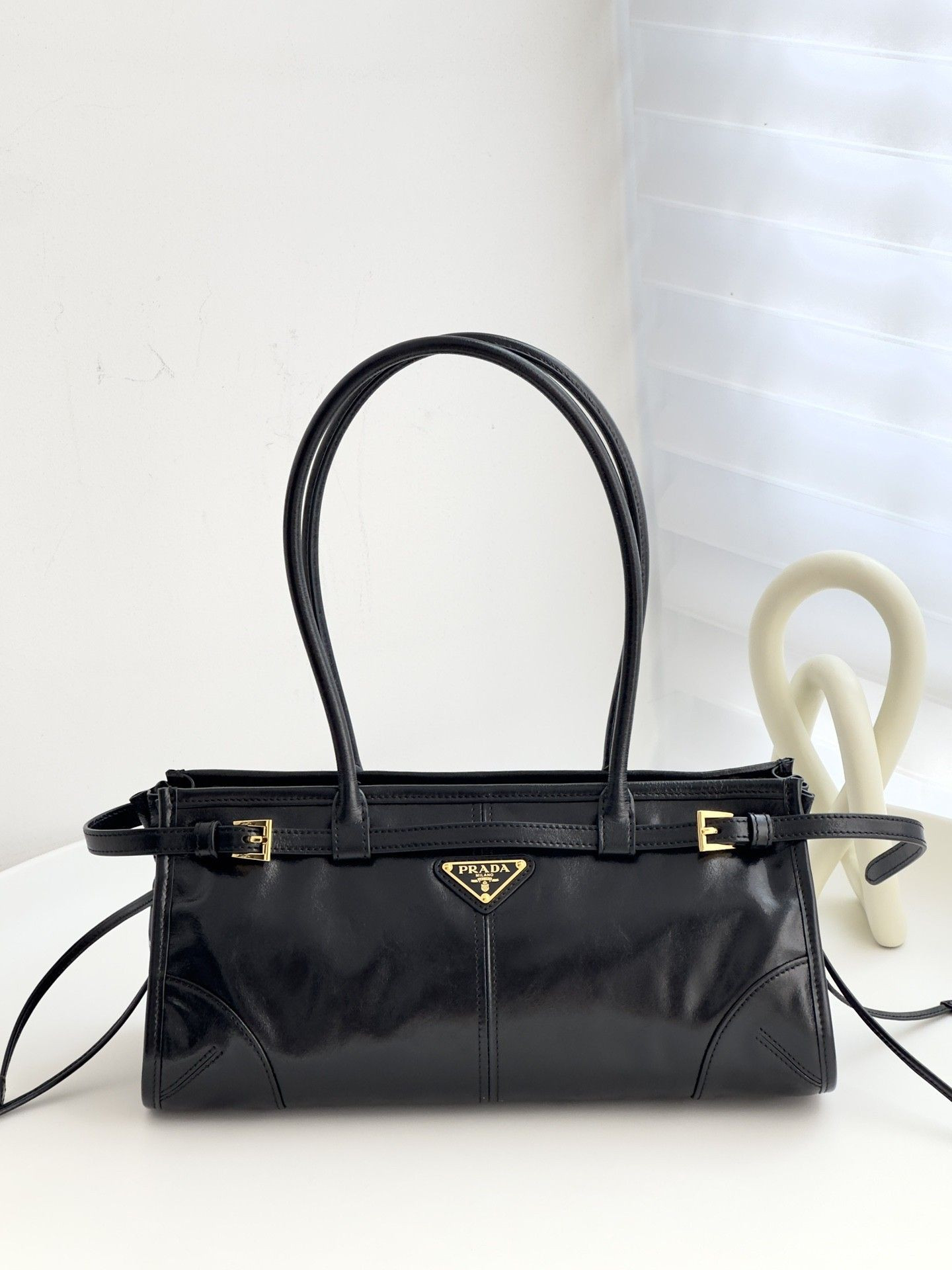 Pra*a Bonnie Medium Leather Handbag 15.5x32x12cm