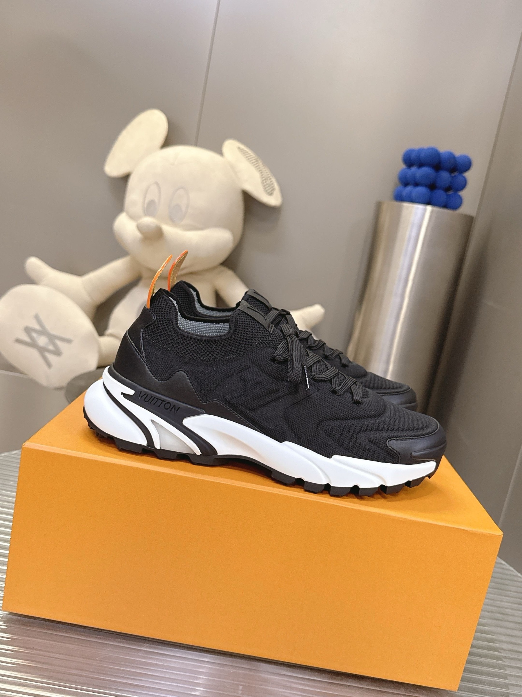 UA LV Sneakers