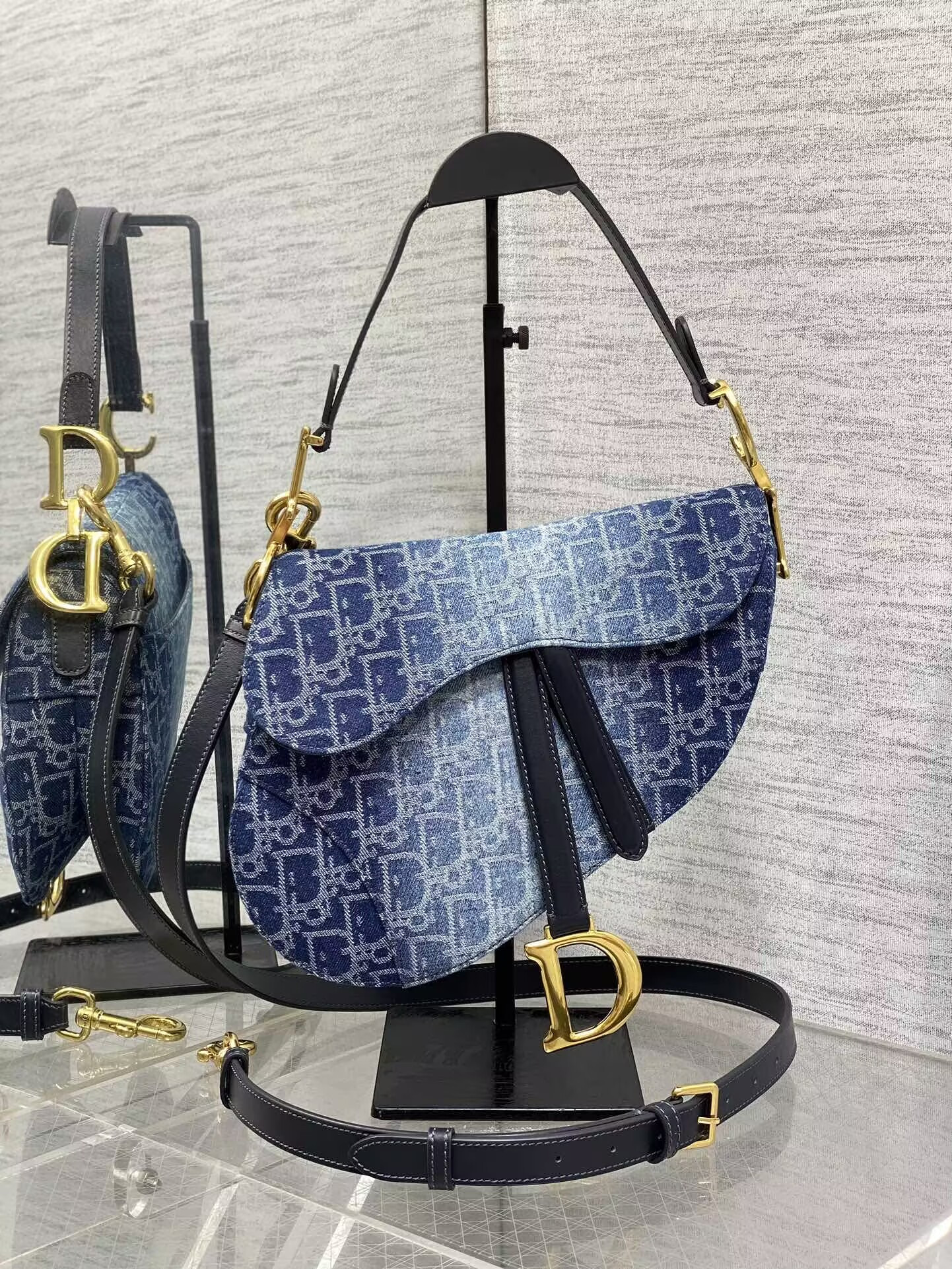 d10r saddle bag with strap  blue De*1m d10r oblique jacquard 25.5 x 20 x 6.5 cm