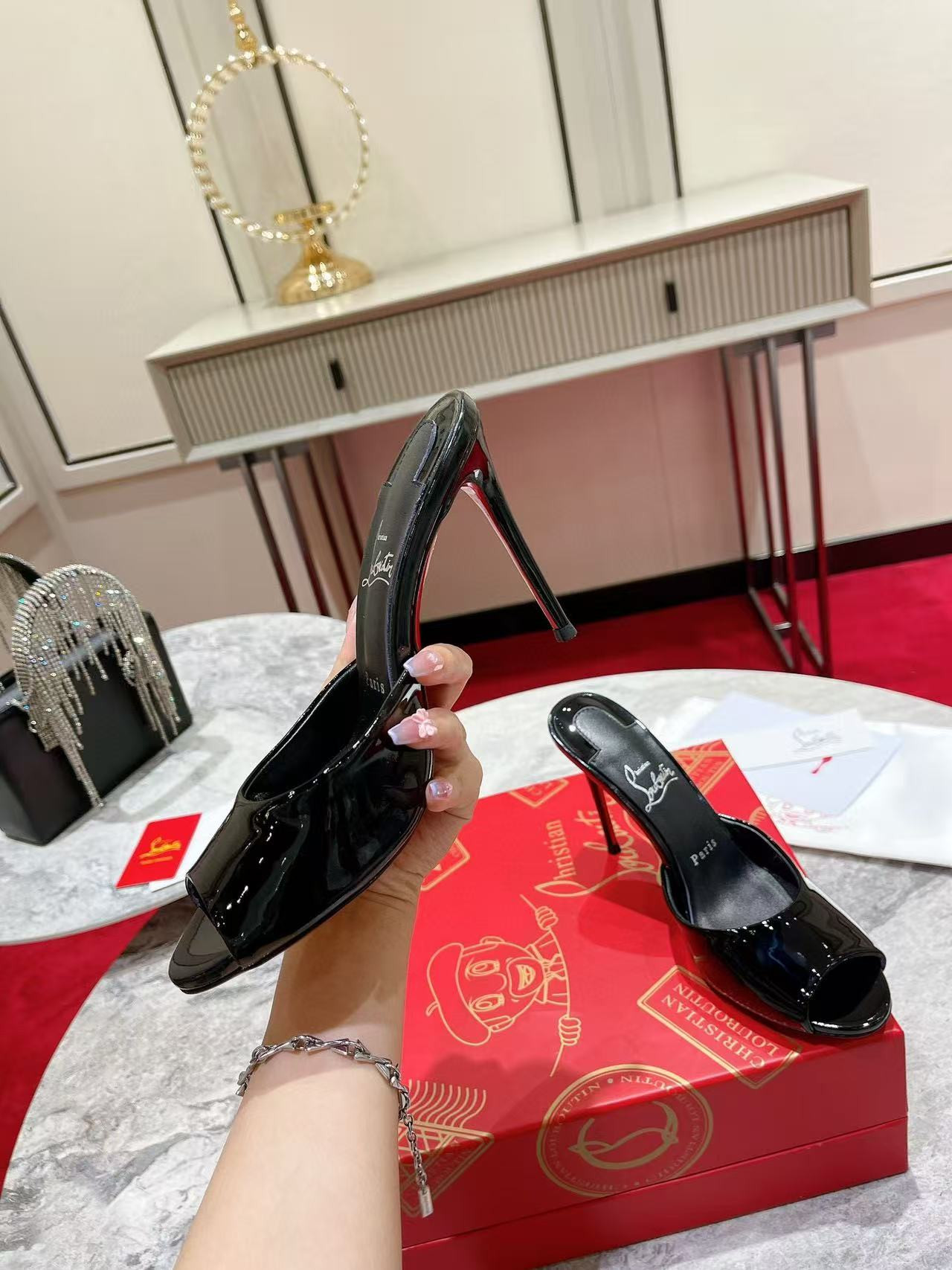 ua Chr1st1an louboutin me dolly patent leather mules