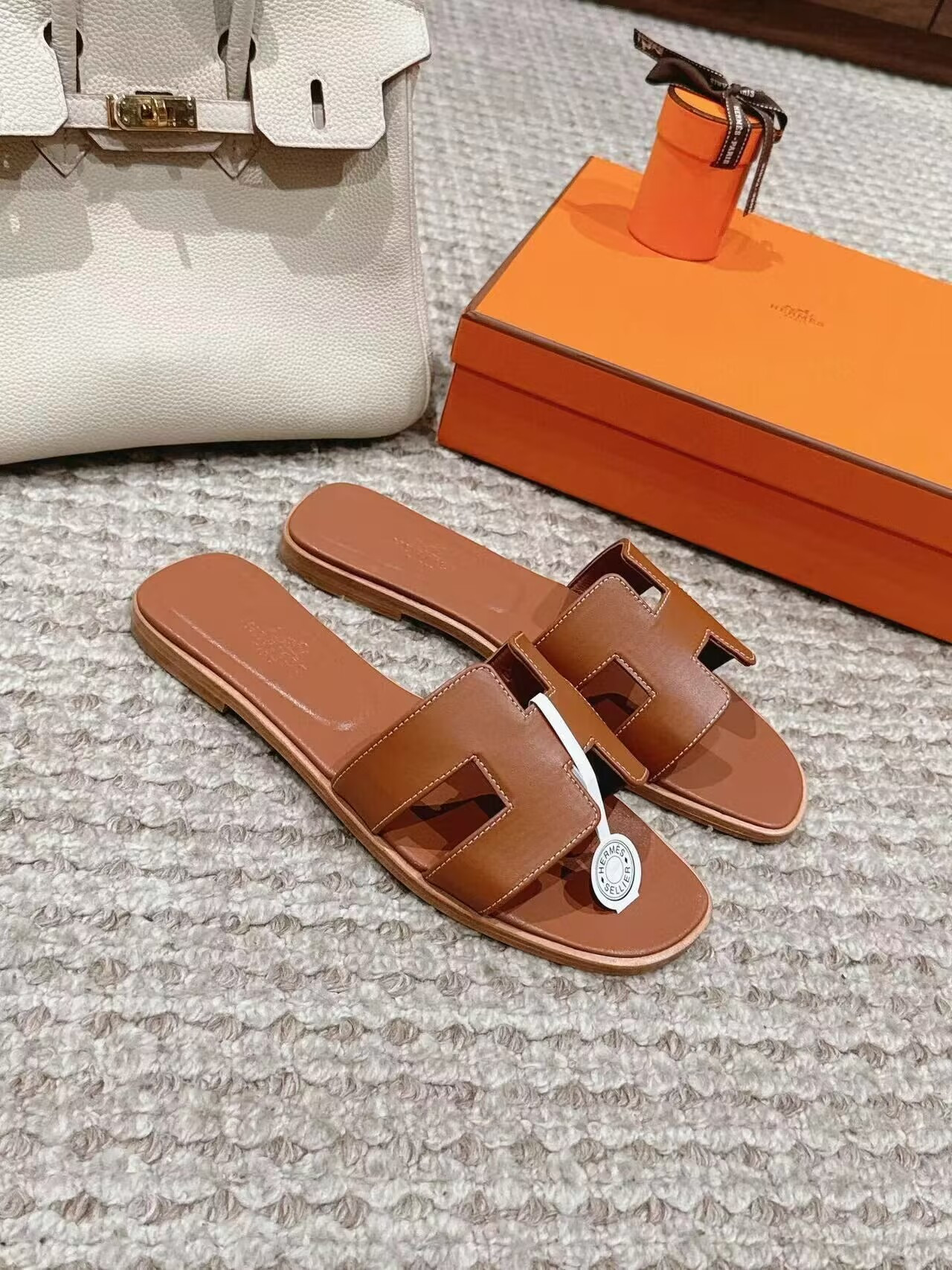 UA H**me5 Oran sandal