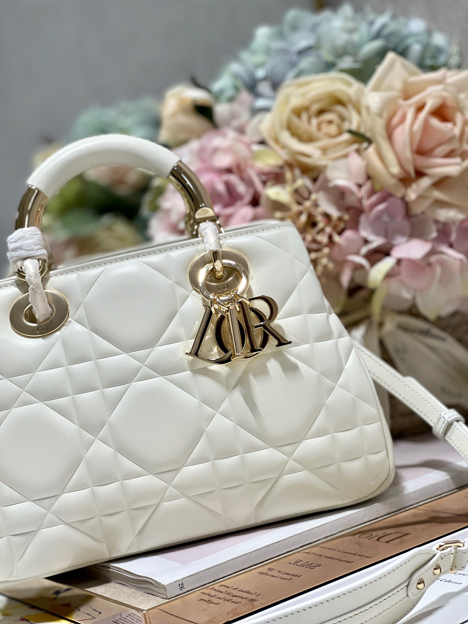 Lady D10r 95•22  24×16.5×9.5cm