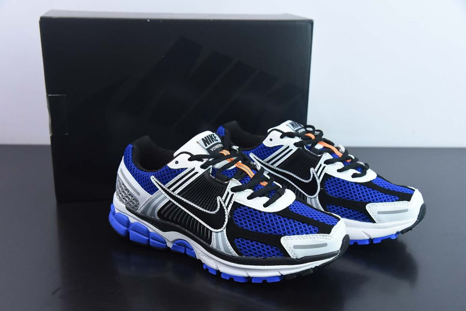 UA Nike Zoom Vomero 5