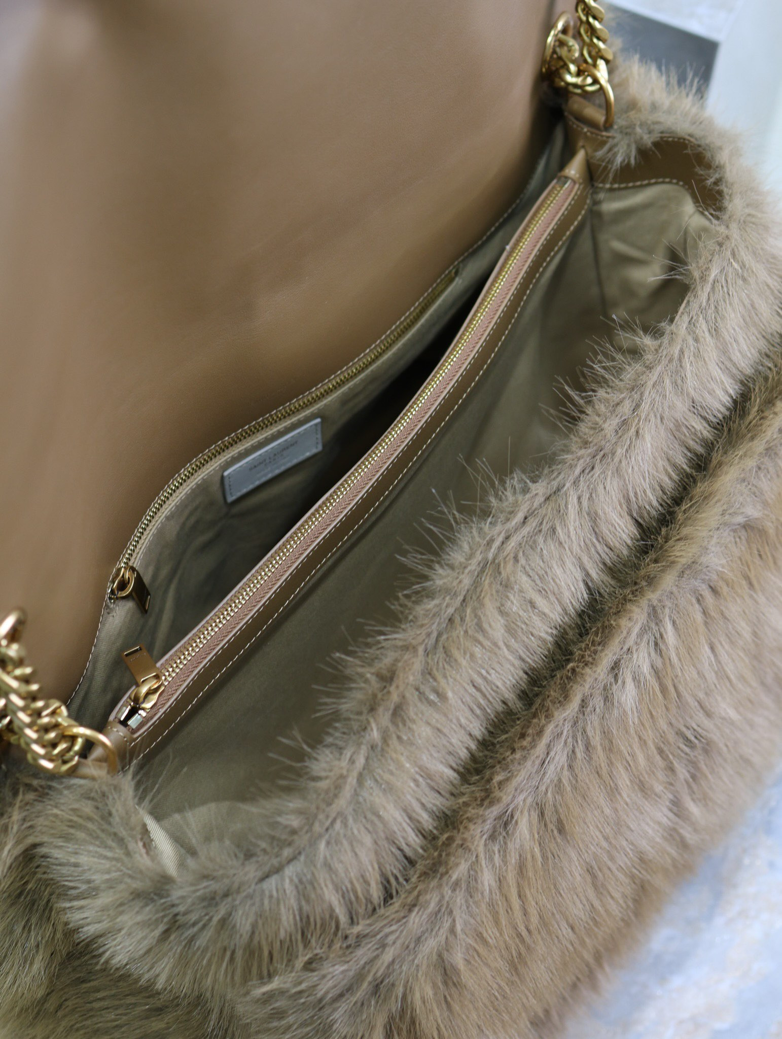 Y51 NIKI LARGE IN SHEARLING 47 X 34 X 16 CM
