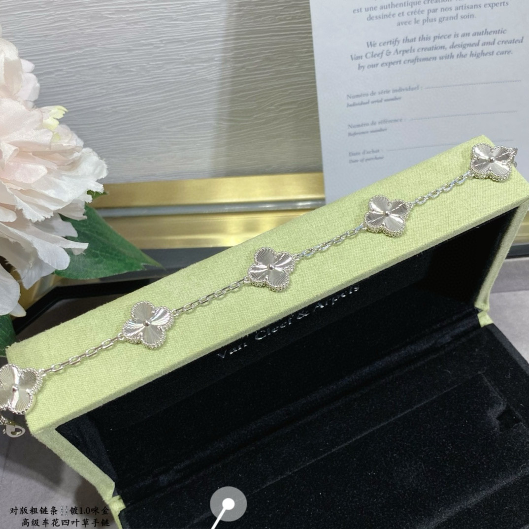 V*n Cl**f & Arpels Bracelet