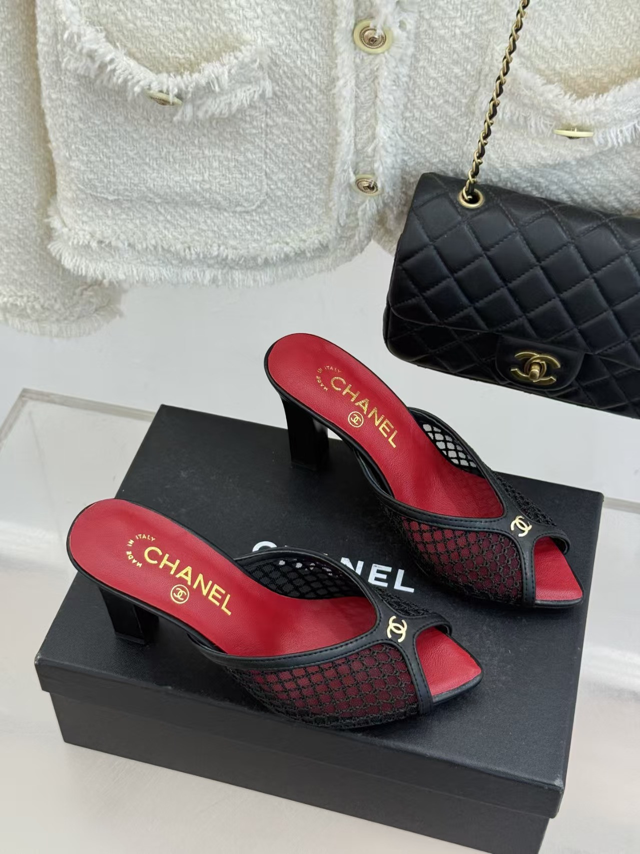 ua Ch**el sandals