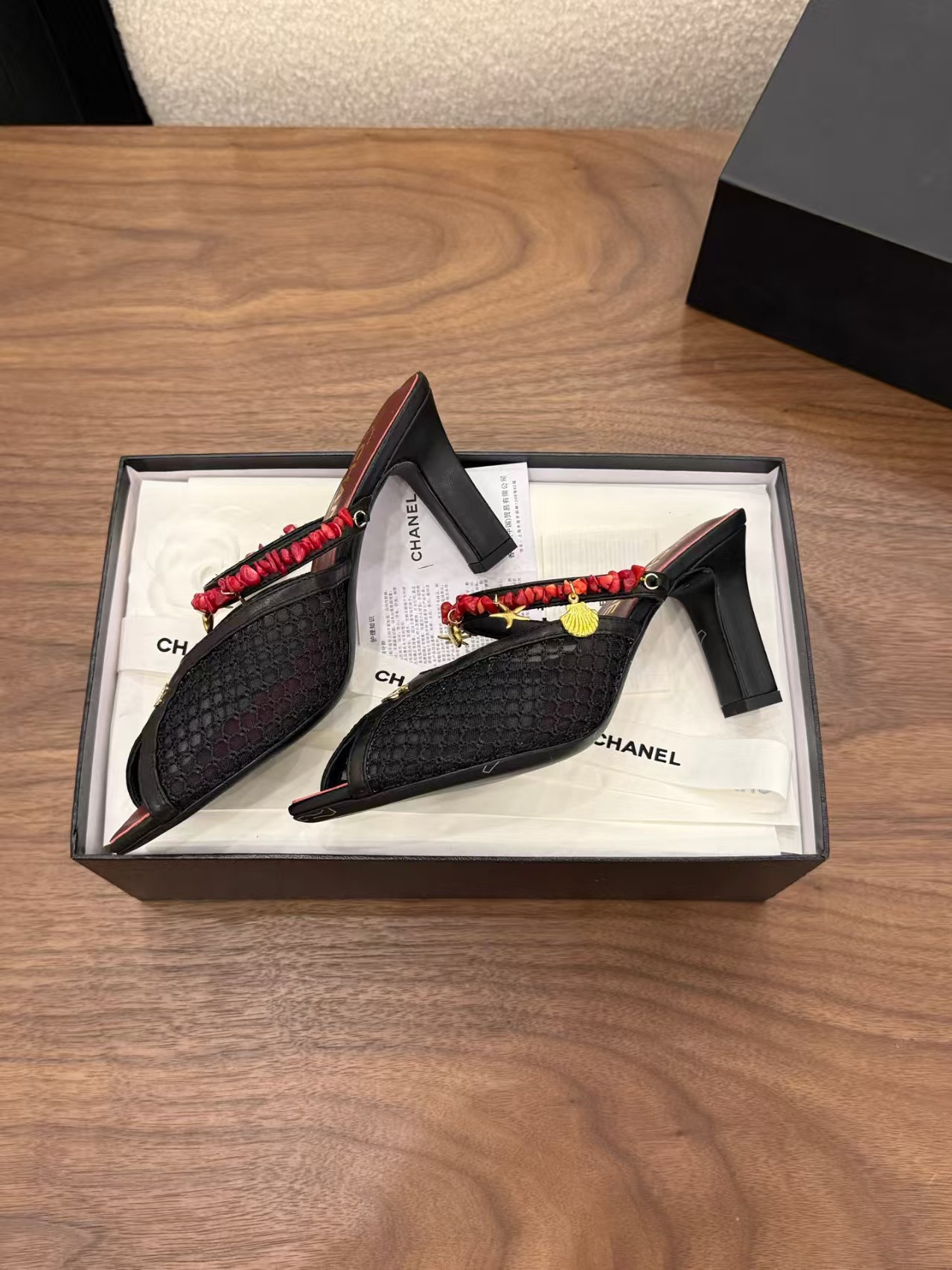 UA Ch**el Sandals(Vintage Beaded)