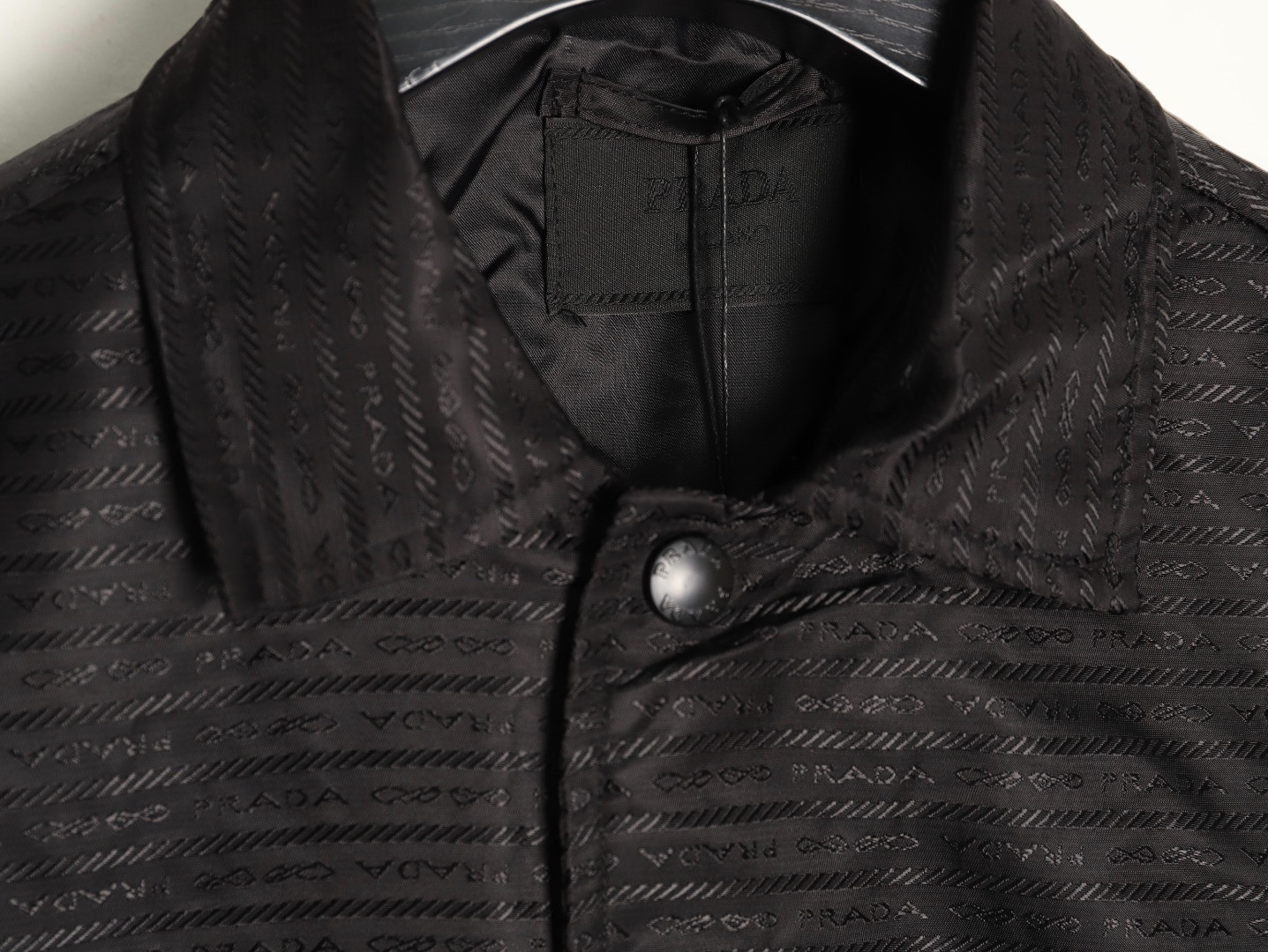 Pra*a Long-sleeved Shirts