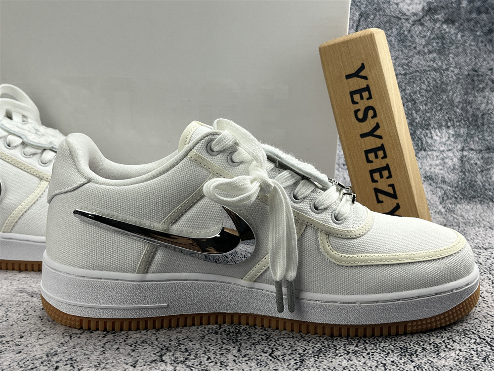 UA TRAVIS SCOTT X AIR FORCE 1 