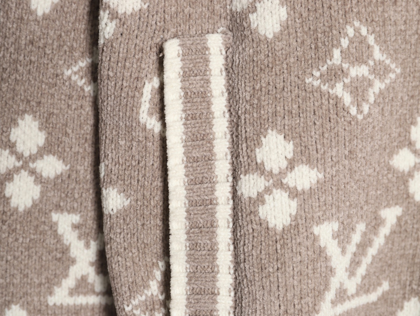 L0vis Vvtt0n LV 25ss Cardigan Sweaters