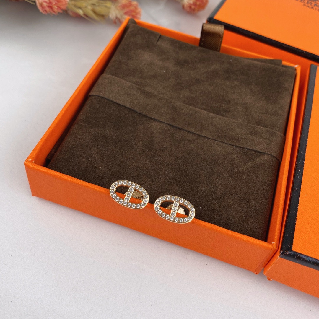 H**me5 Fully D1am0nd-Encrusted  H Stud Earrings