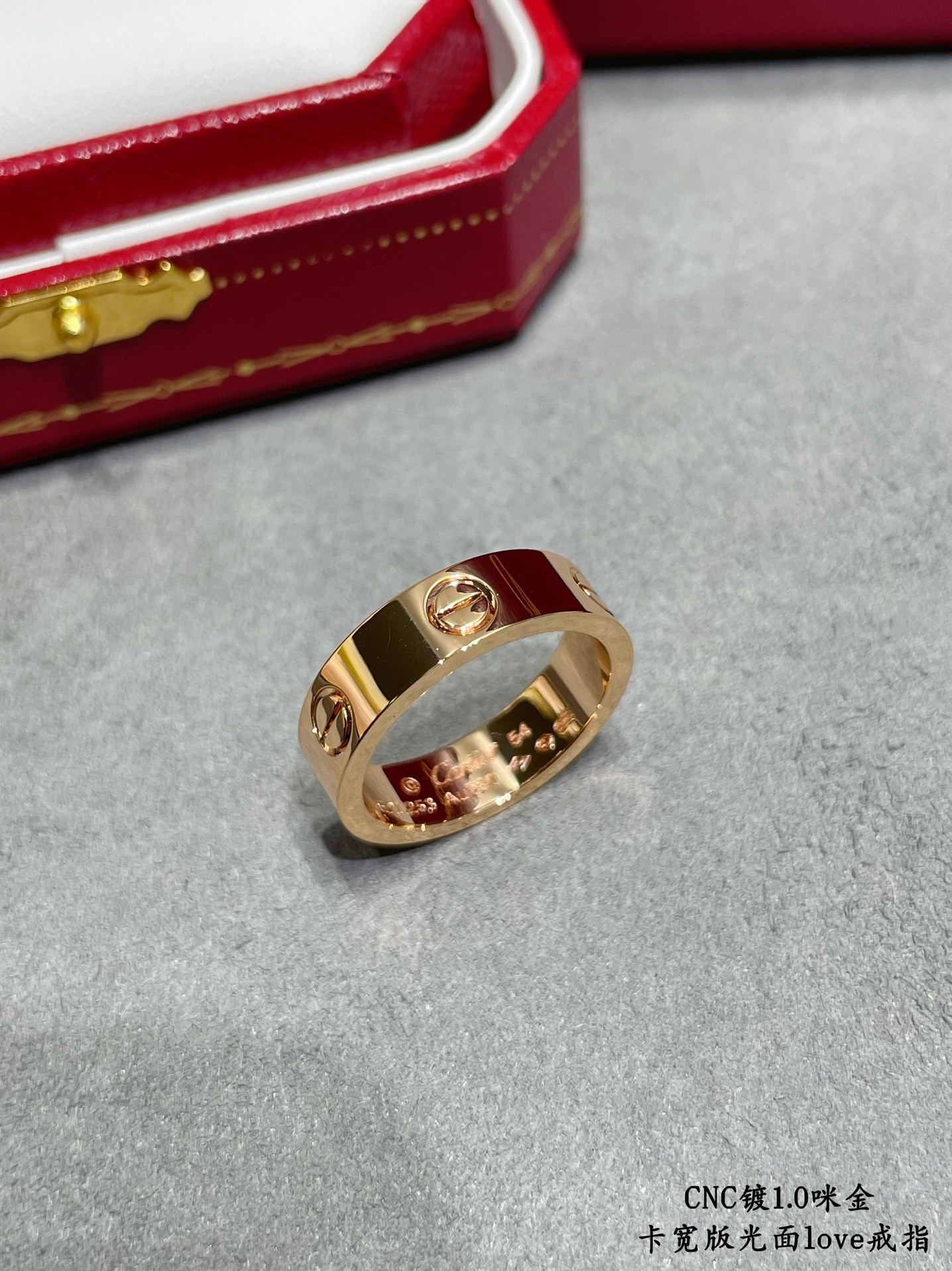Ca*t1er Wide version smooth LOVE Ring