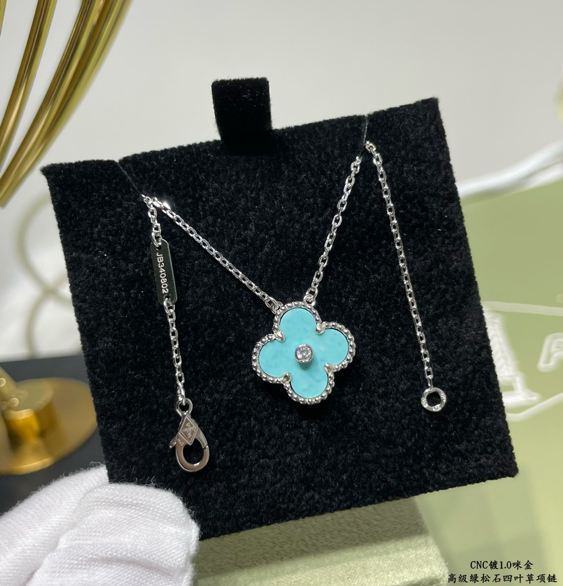 V*n Cl**f & Arpels Medium Classic Four Leaf Clover Necklace Diameter approx 1.5cm Chain length approx 40+5cm