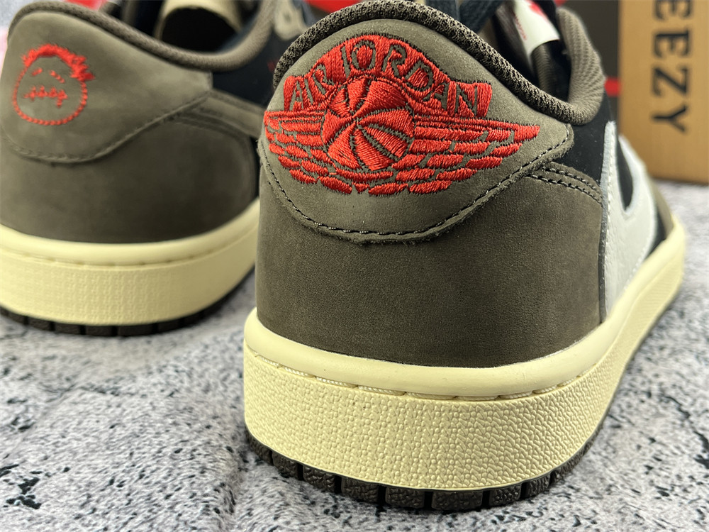 UA TRAVIS SCOTT X AIR JORDAN 1 LOW 