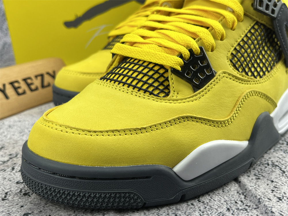 UA AIR JORDAN 4 RETRO 