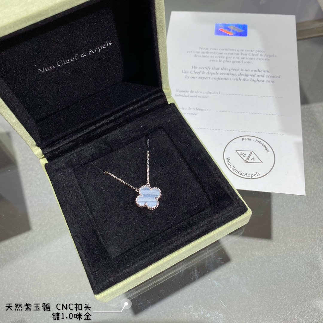 V*n Cl**f & Arpels Medium Classic Natural purple chalcedony four-leaf clover Necklace Diameter approx 1.5cm,Chain length approx 40+5cm