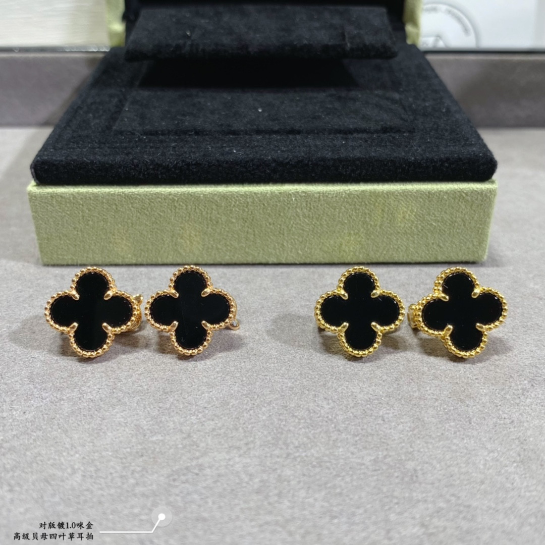 V*n Cl**f & Arpels PreM1vm Fritillaria Four-Leaf Clover Earrings 1.5cm