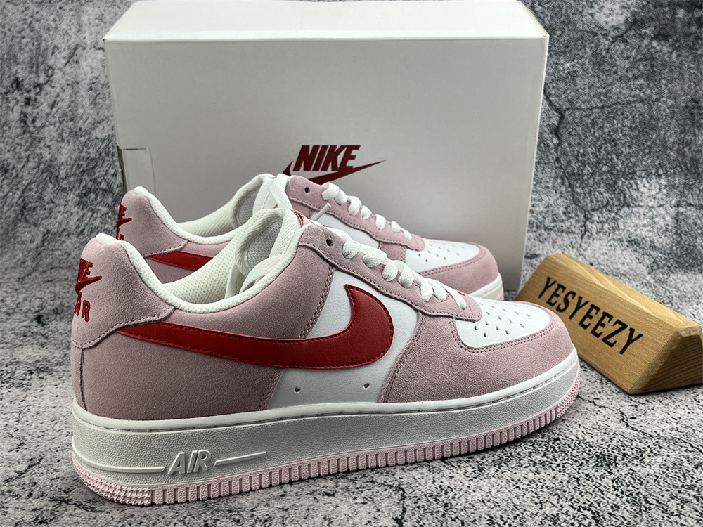 UA NIKE AIR FORCE 1 LOW 