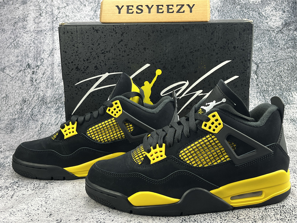 UA AIR JORDAN 4 RETRO 