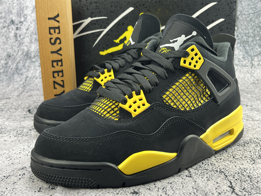 UA AIR JORDAN 4 RETRO 