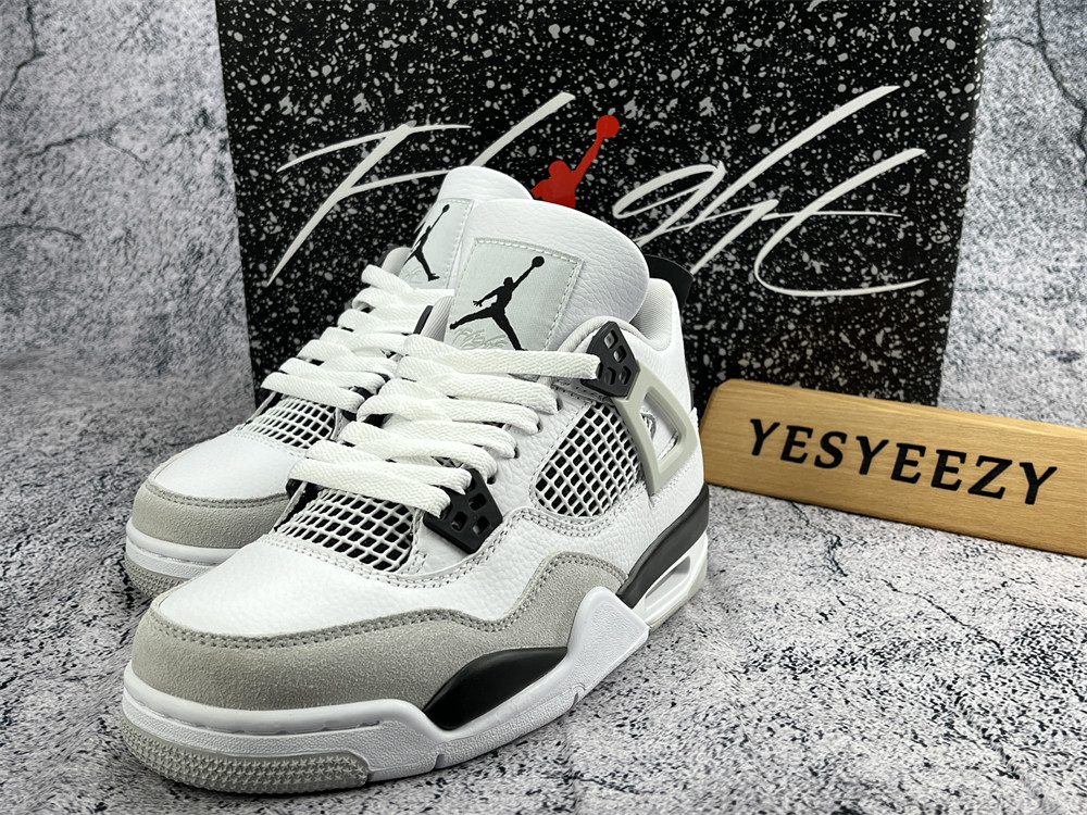 UA AIR JORDAN 4 RETRO 