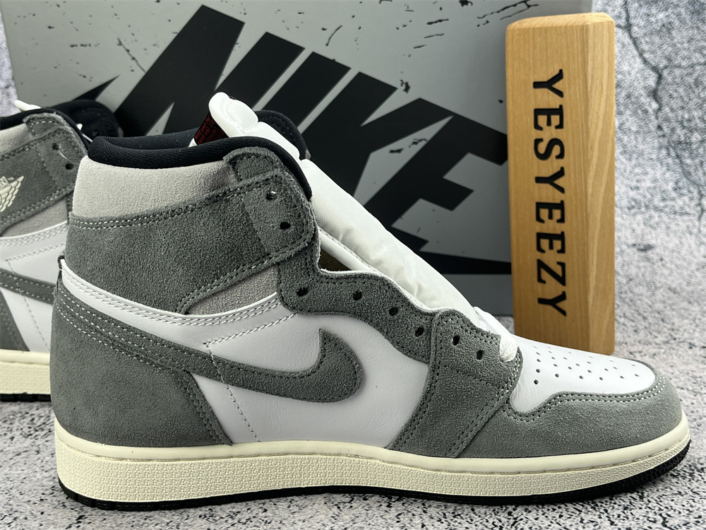 UA AIR JORDAN 1 RETRO HIGH OG 