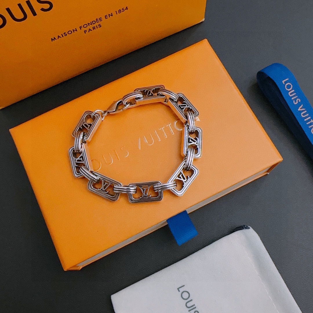 L0vis Vvtt0n Bracelet